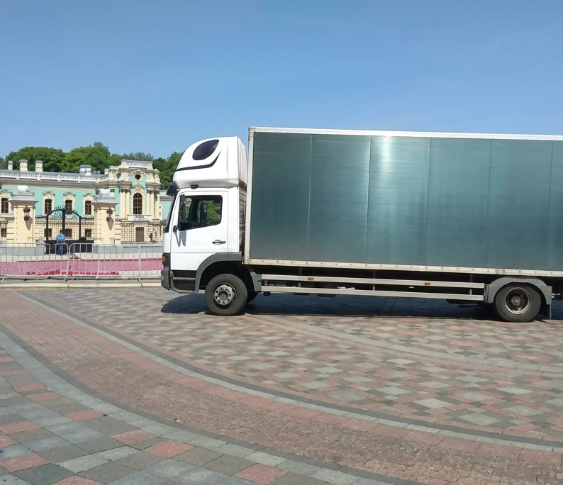 Перевозки 5-тонниками с гидробортом - удобней и быстрей
